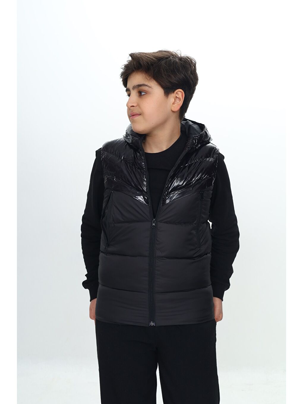 Siyah Erkek Çocuk Parlak Görünümlü Şişme Yelek
