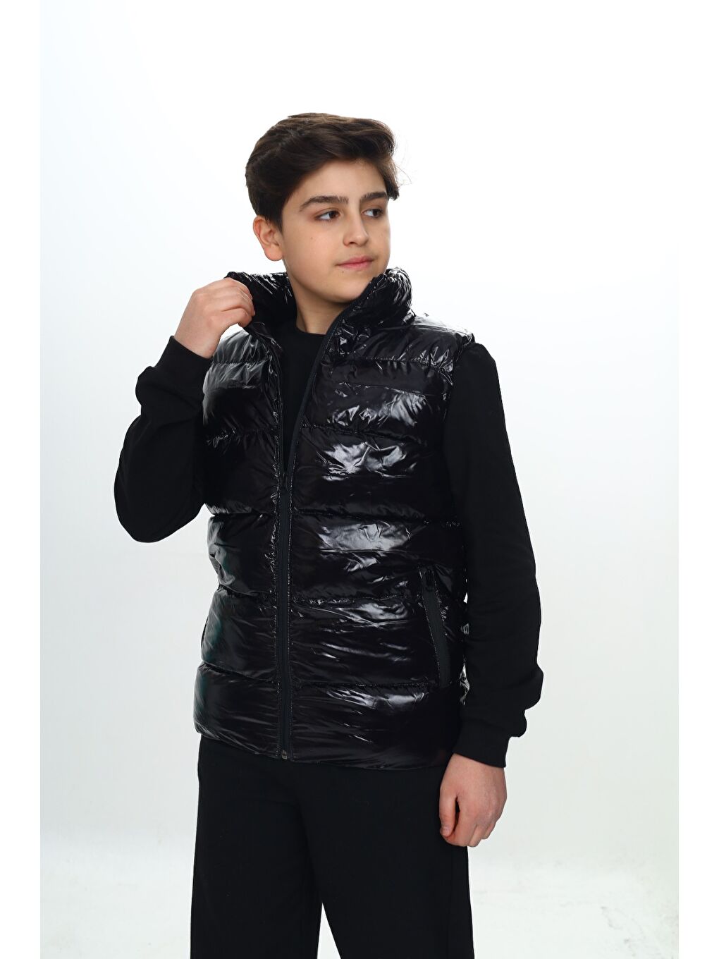 Siyah Erkek Çocuk Parlak Görünümlü Şişme Yelek-1