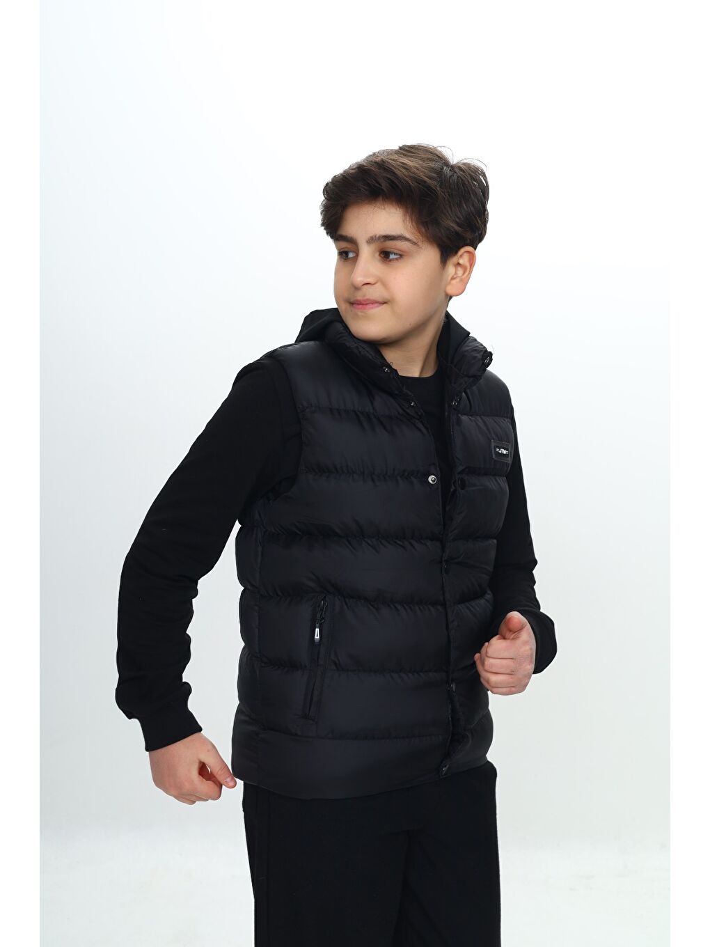Siyah Erkek Çocuk Göğsü Armalı Şişme Yelek-2