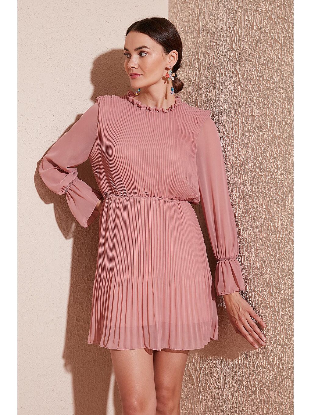 Pembe Kol Detaylı Pileli Şifon Mini Elbise 611SHN03-1
