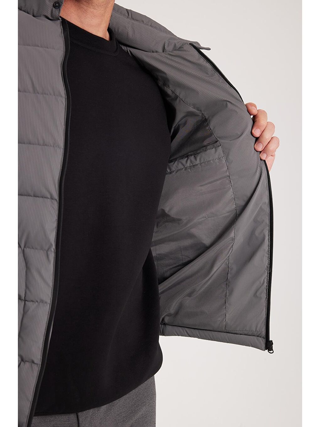 Erkek Regular Fit Klasik Kesim Dik Yaka Çift Cepli Sıcak Tutan Gri Şişme Mont-2