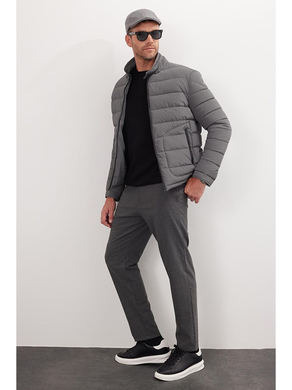 Erkek Regular Fit Klasik Kesim Dik Yaka Çift Cepli Sıcak Tutan Gri Şişme Mont-3