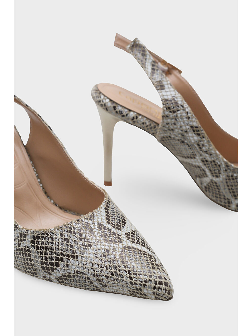 Sarı Sally Arkası Açık Orta Topuklu Yumuşak Pedli Taban Kadın Ayakkabı-3