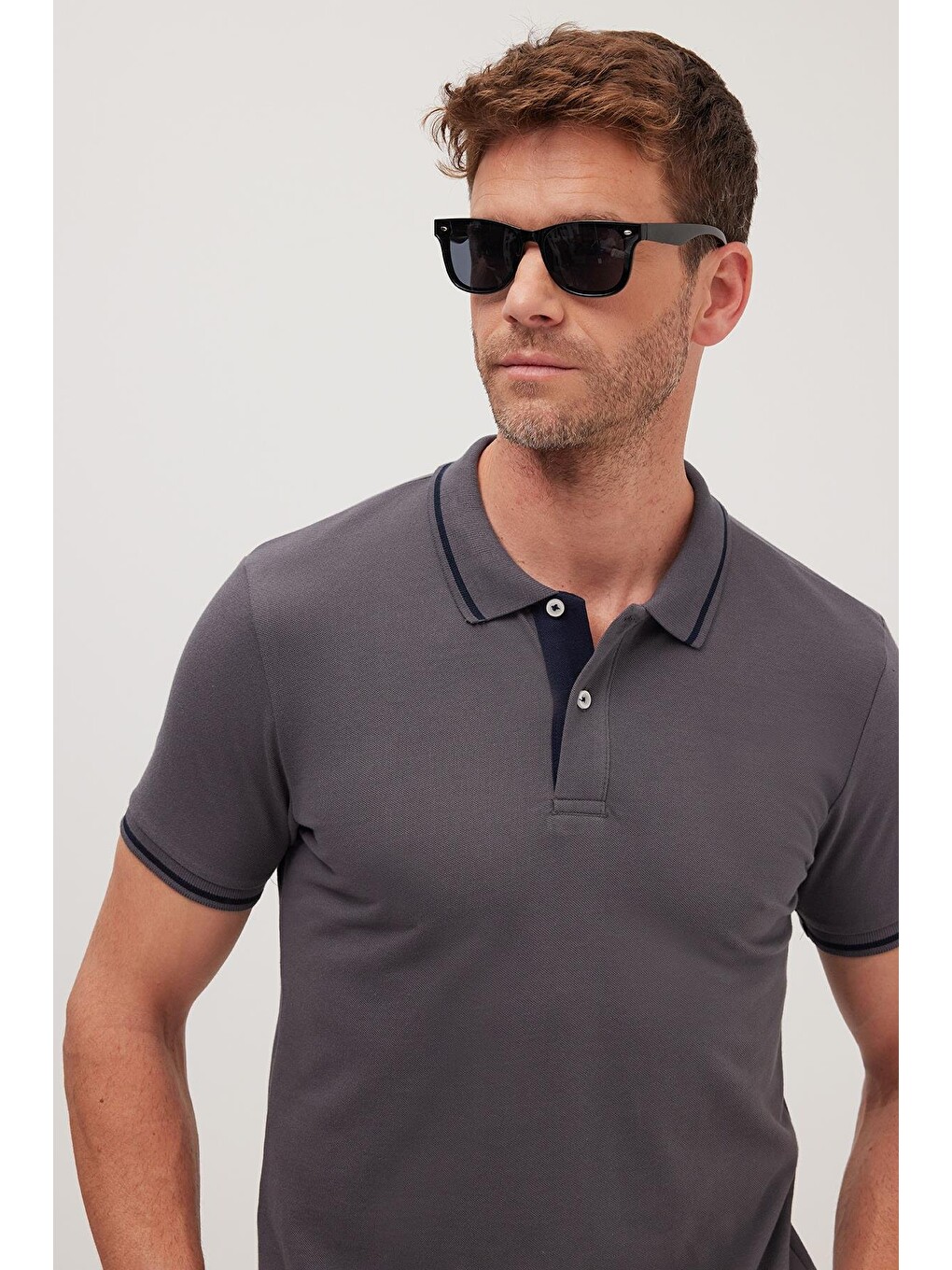 Gri Erkek Slim Fit Dar Kesim %100 Pamuk Yumuşak Dokulu Serin Tutan Kumaş Düz Pike Füme Polo Yaka Tişört