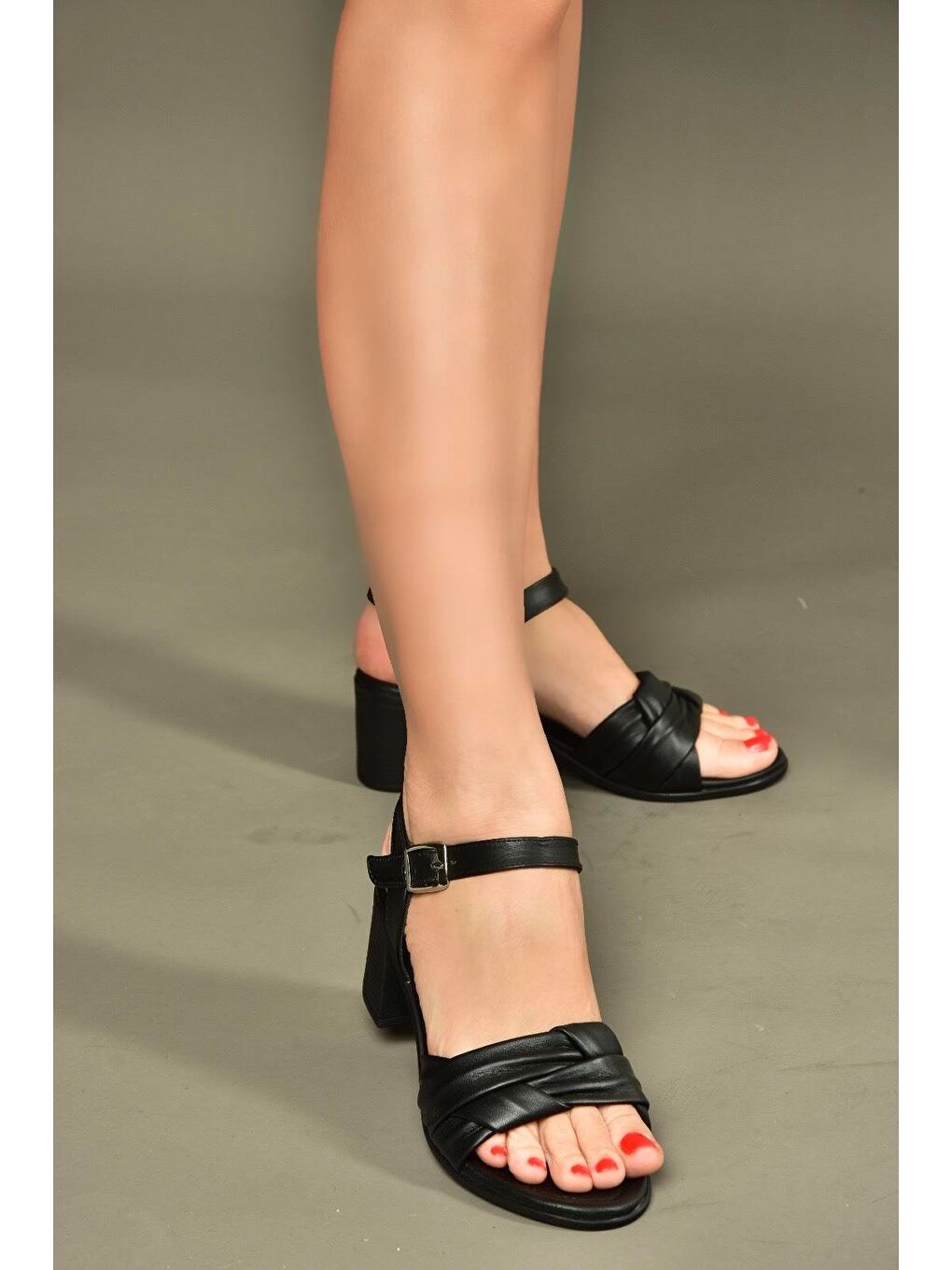 Siyah Kadın Sandalet P555456303-2