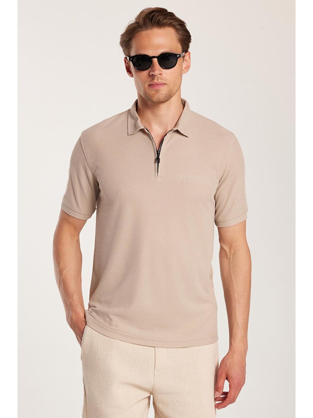 Bej Erkek Standart Fit Normal Kesim Pamuklu Fermuarlı Baskılı Basic Taş Polo Yaka Tişört-1