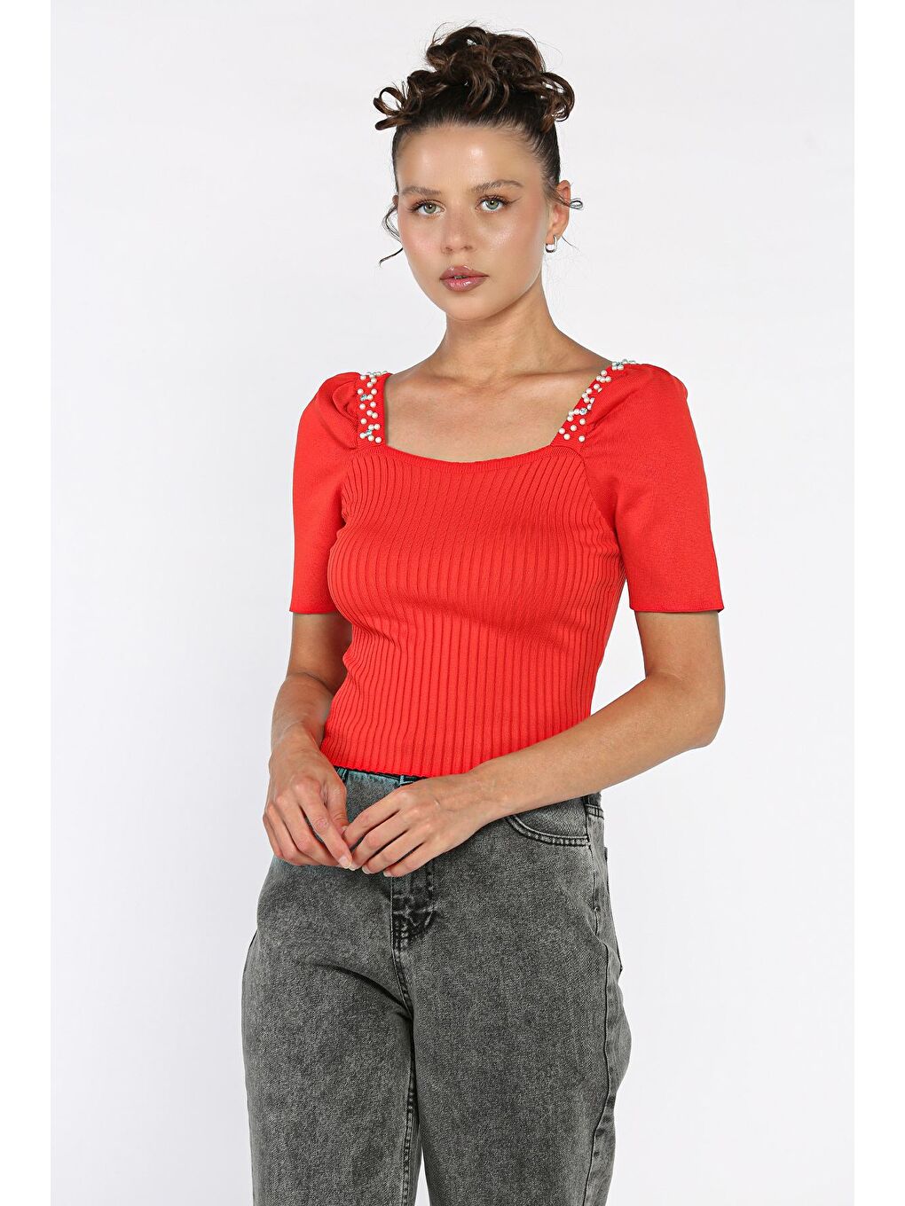 Kırmızı İnci Detaylı Kısa Kol Triko Bluz-1