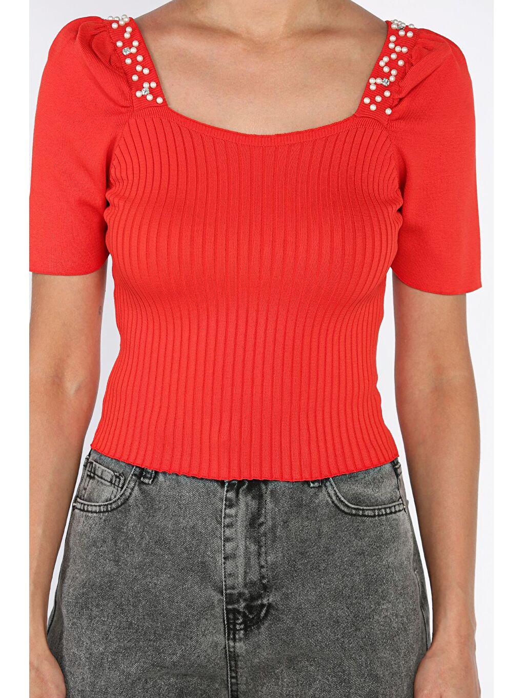 Kırmızı İnci Detaylı Kısa Kol Triko Bluz-3