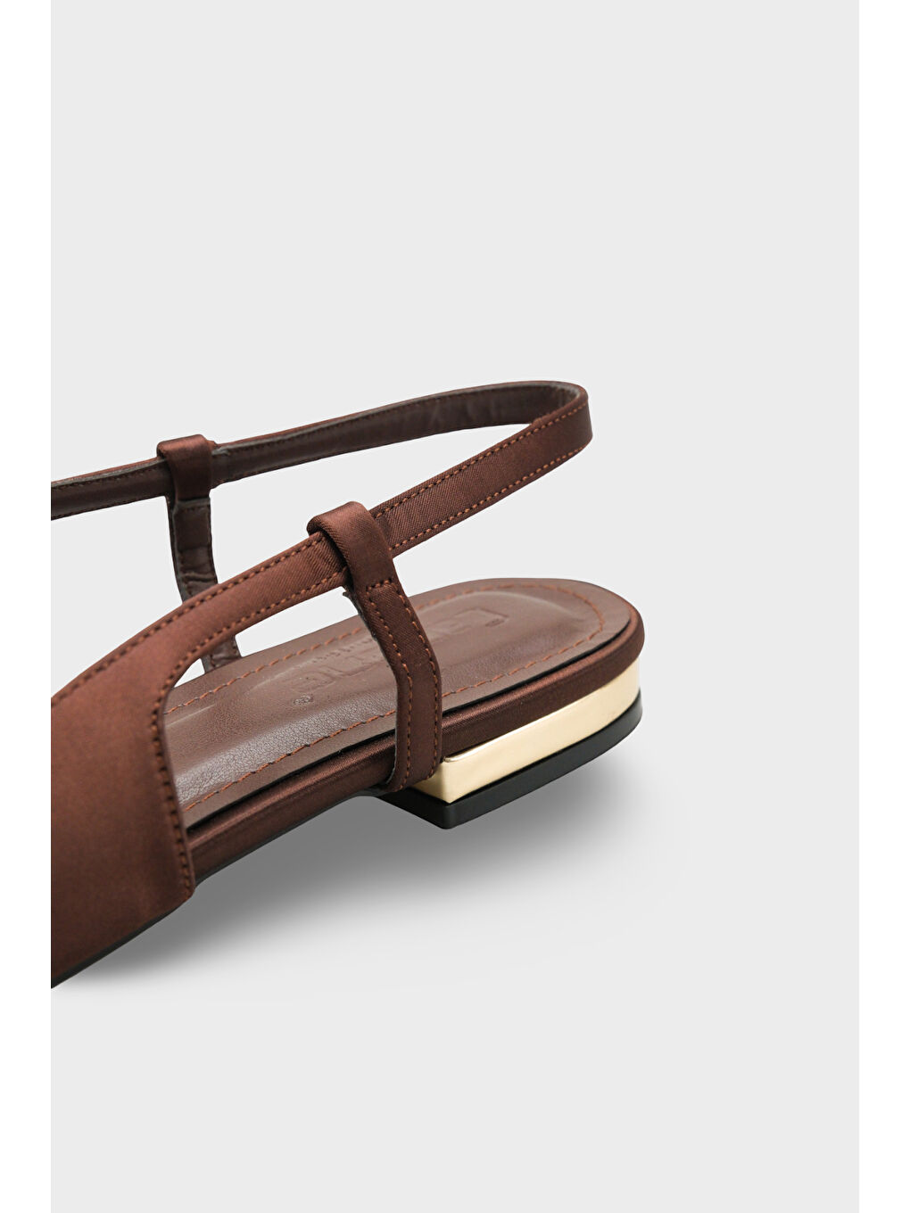 Kahverengi Ania Sivri Burunlu Saten Arkası Açık Kadın Babet-4