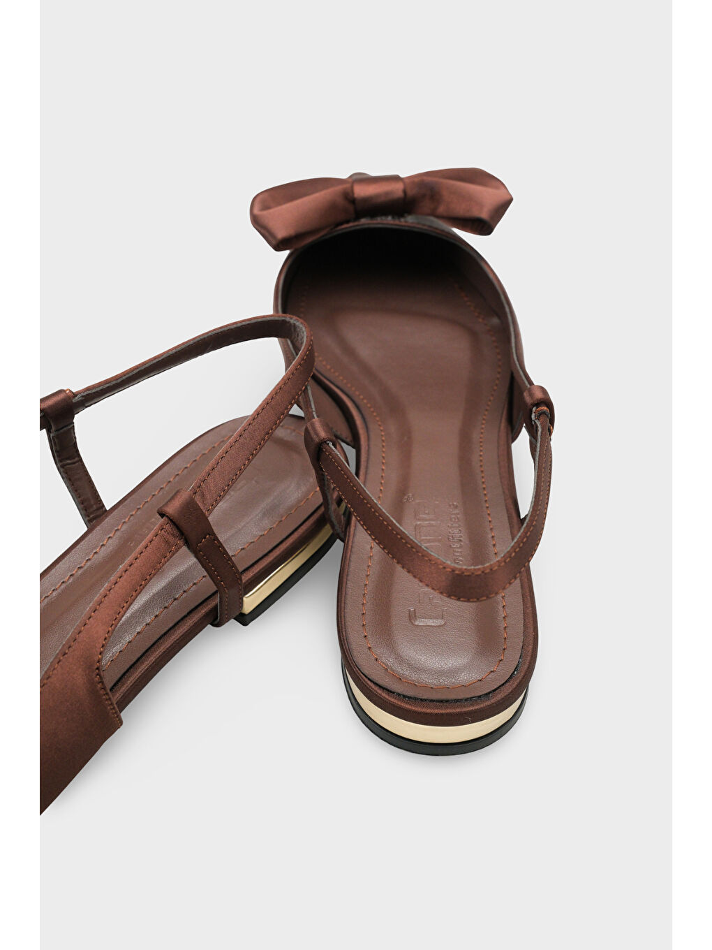 Kahverengi Ania Sivri Burunlu Saten Arkası Açık Kadın Babet-5