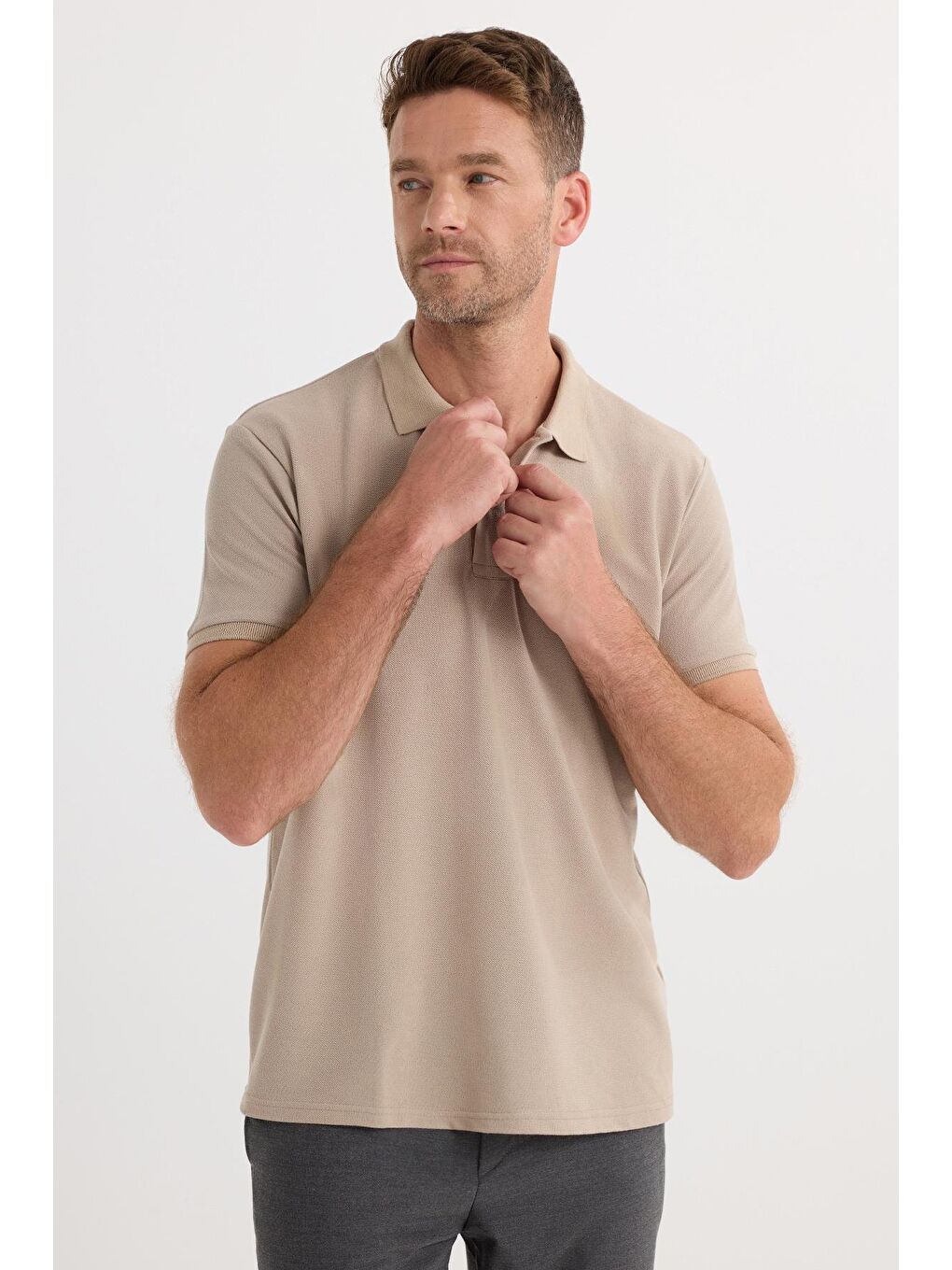 Bej Erkek Regular Fit Klasik Kesim Pamuklu Yumuşak Dokulu Serin Tutan Kumaş Düz Taş Polo Yaka Tişört