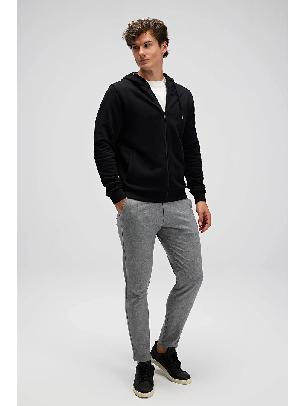 Siyah Pamuklu Regular Fit Kapüşonlu Fermuarlı Sweat EM555-BK-3