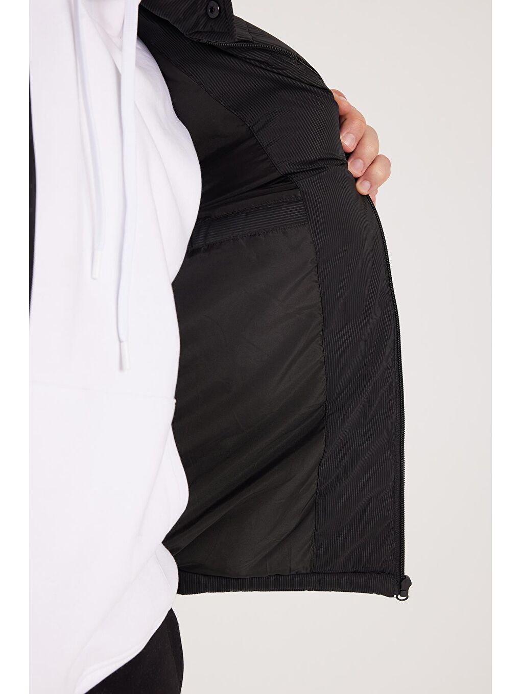 Erkek Regular Fit Klasik Kesim Dik Yaka Çift Cepli Sıcak Tutan Siyah Şişme Mont-2