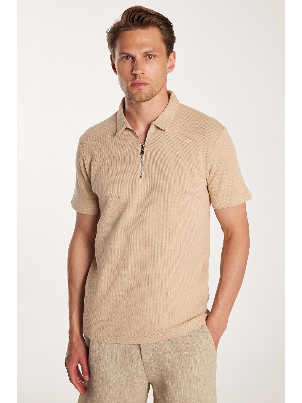 Erkek Slim Fit Dar Kesim %100 Pamuk Fermuarlı Bej Polo Yaka Tişört-1