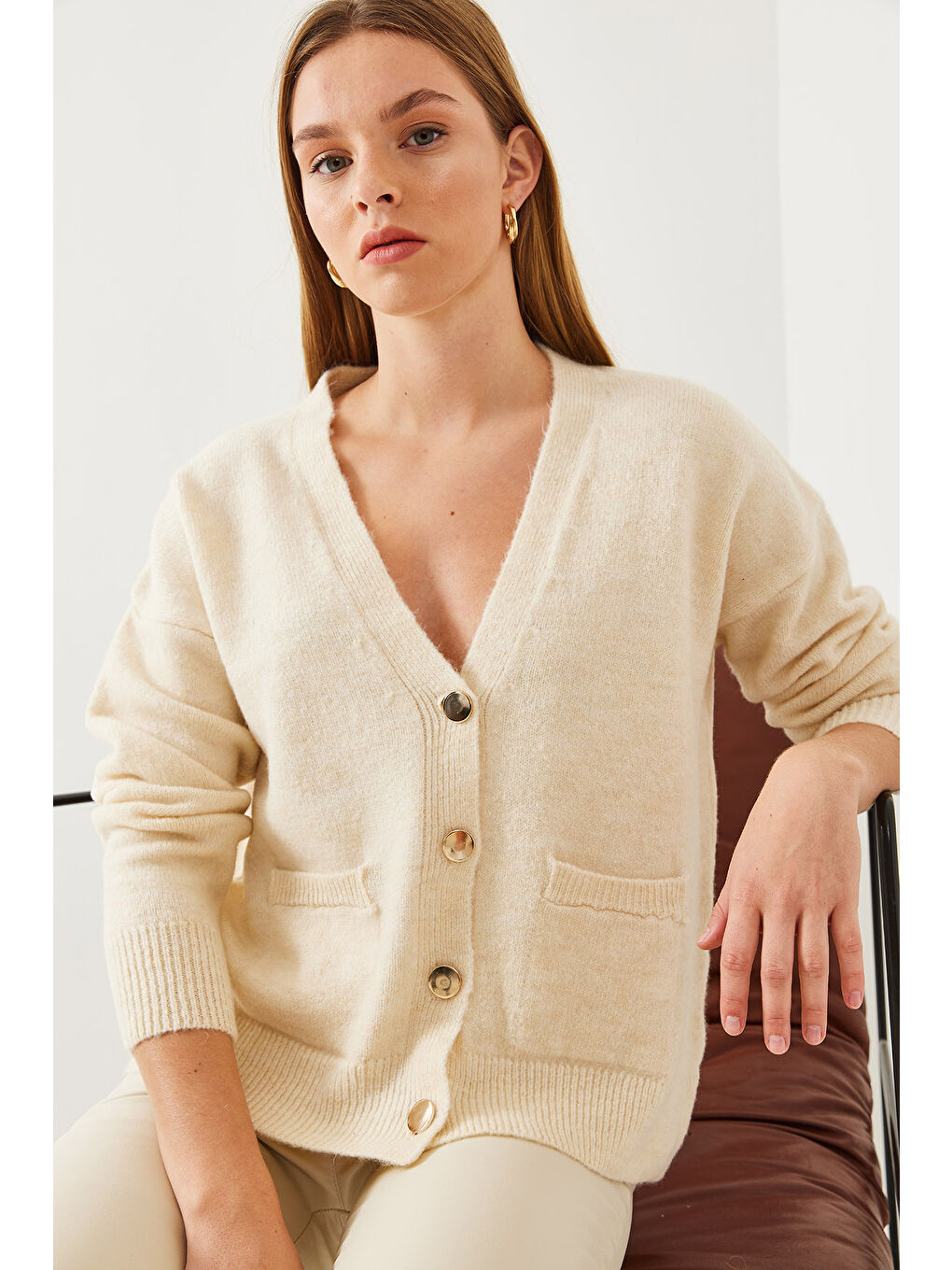 Ekru Kadın V Yaka Düğmeli Cepli Triko Hırka-3