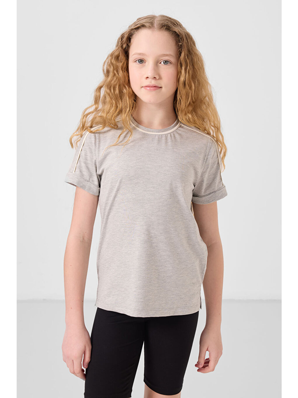 Standart Fit O Yaka 3lü Paket Koyu Mavi-Ekru-Gri Melanj Kız Çocuk T-Shirt - 75177-3