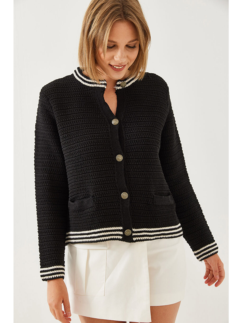 Siyah Kadın Düğmeli Cep Detaylı Triko Hırka-1