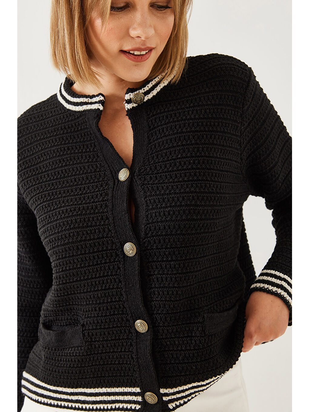 Siyah Kadın Düğmeli Cep Detaylı Triko Hırka-3