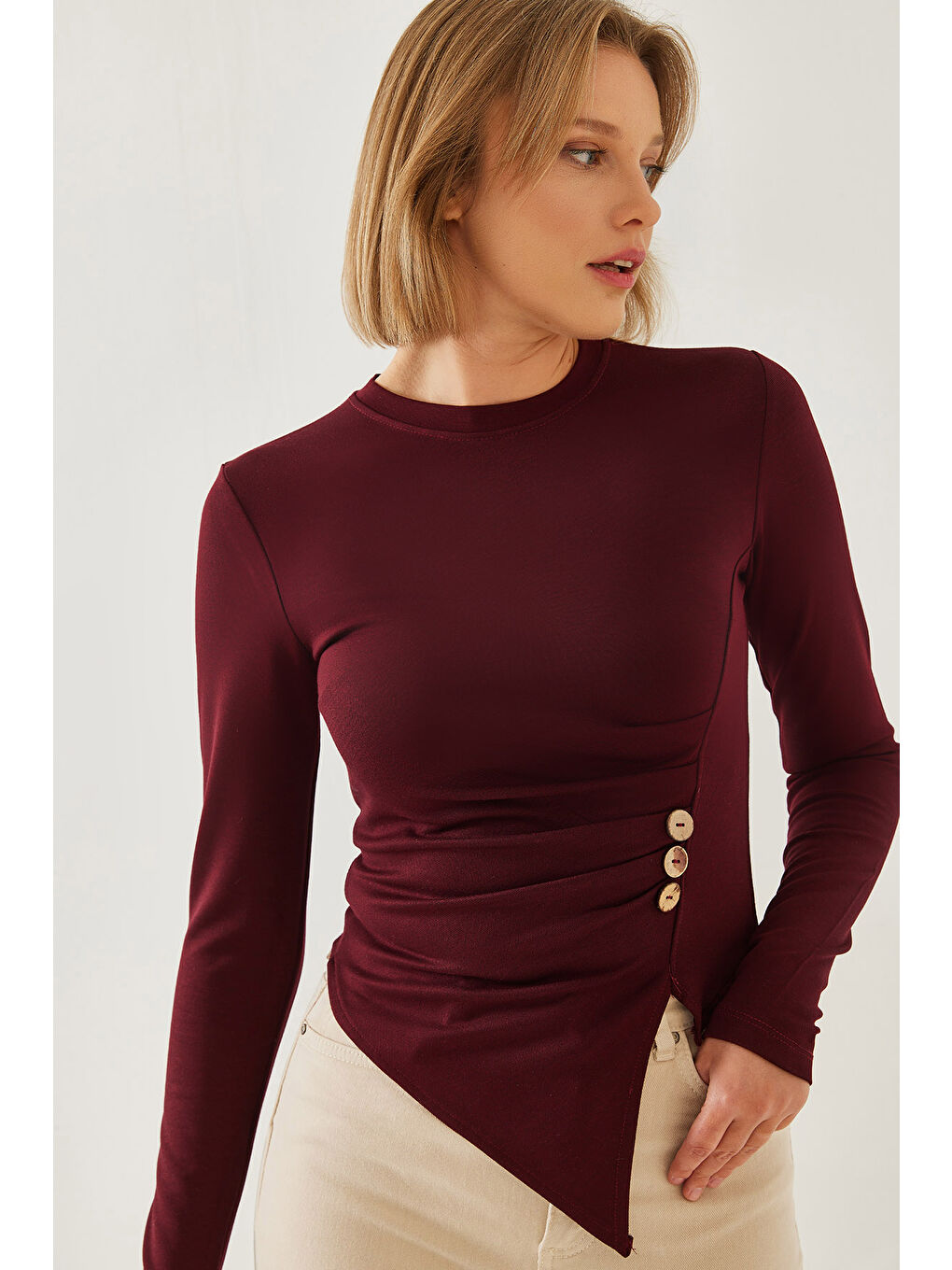 Bordo Kadın Düğme Desenli Asimetrik Kesim Bluz