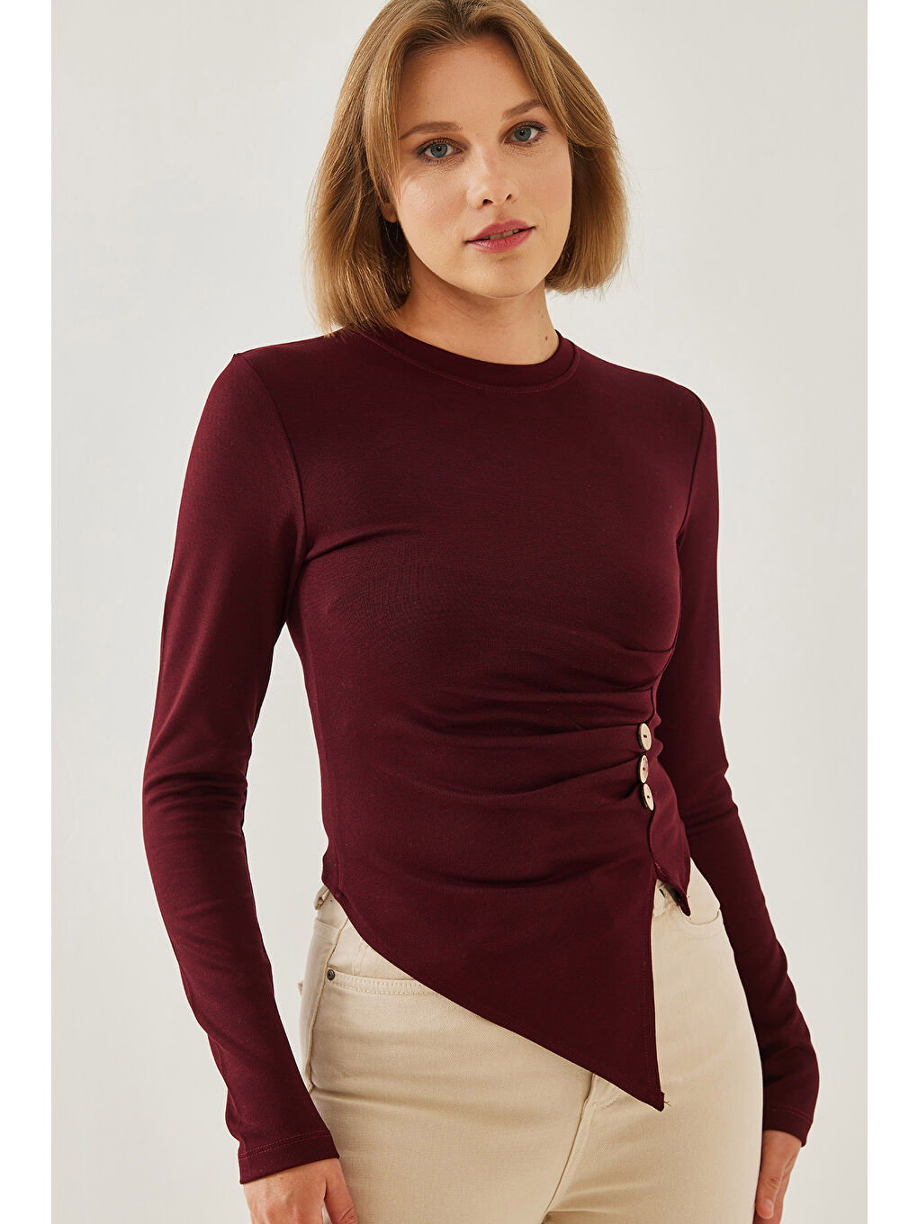 Bordo Kadın Düğme Desenli Asimetrik Kesim Bluz-1