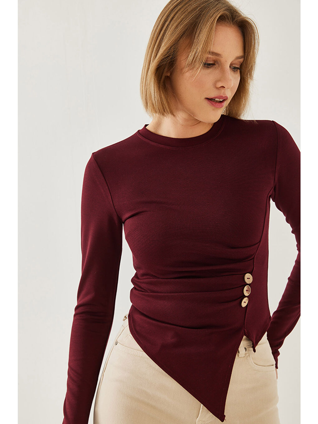 Bordo Kadın Düğme Desenli Asimetrik Kesim Bluz-2