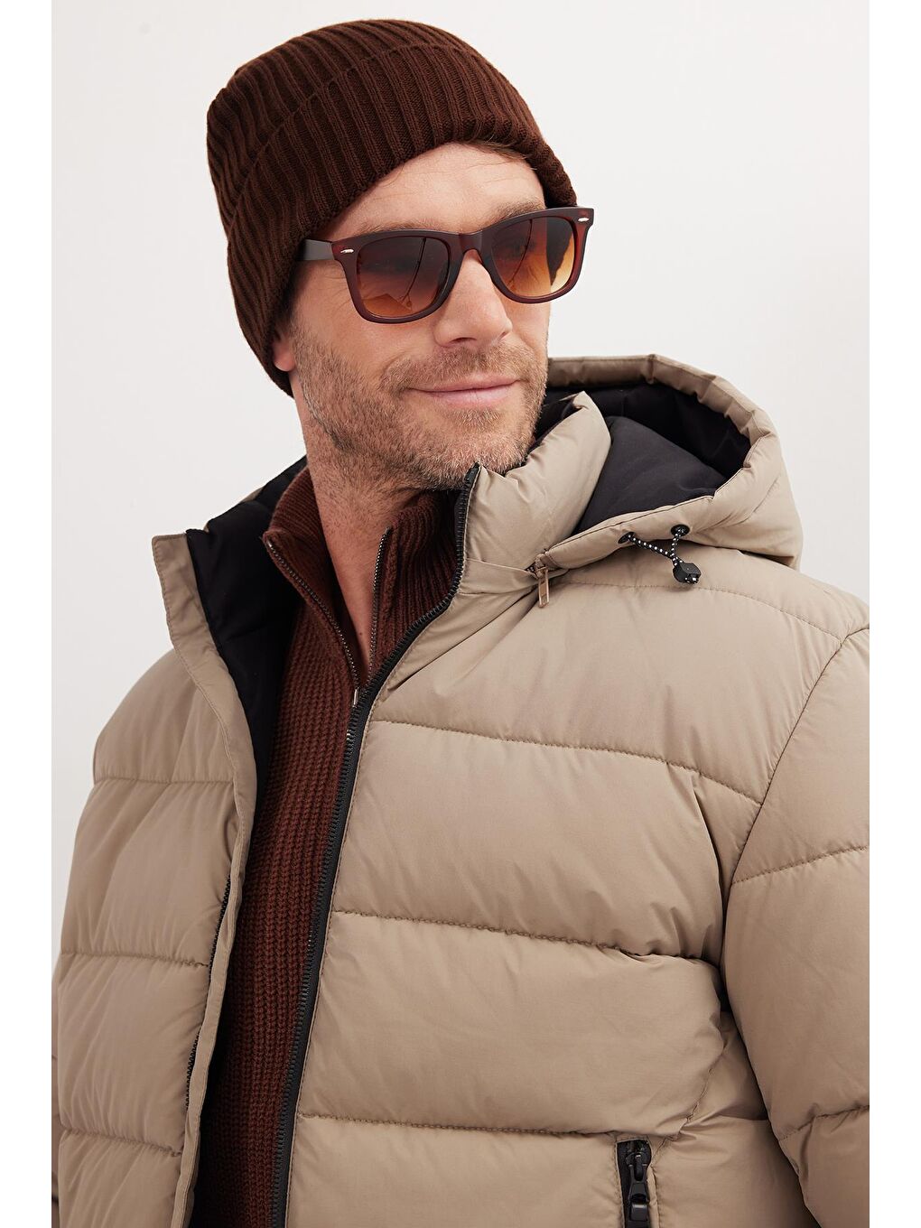 Bej Erkek Relax Fit Rahat Kesim Çift Cepli Çıkarılabilir Kapüşonlu Sıcak Tutan Kum Rengi Şişme Mont-1