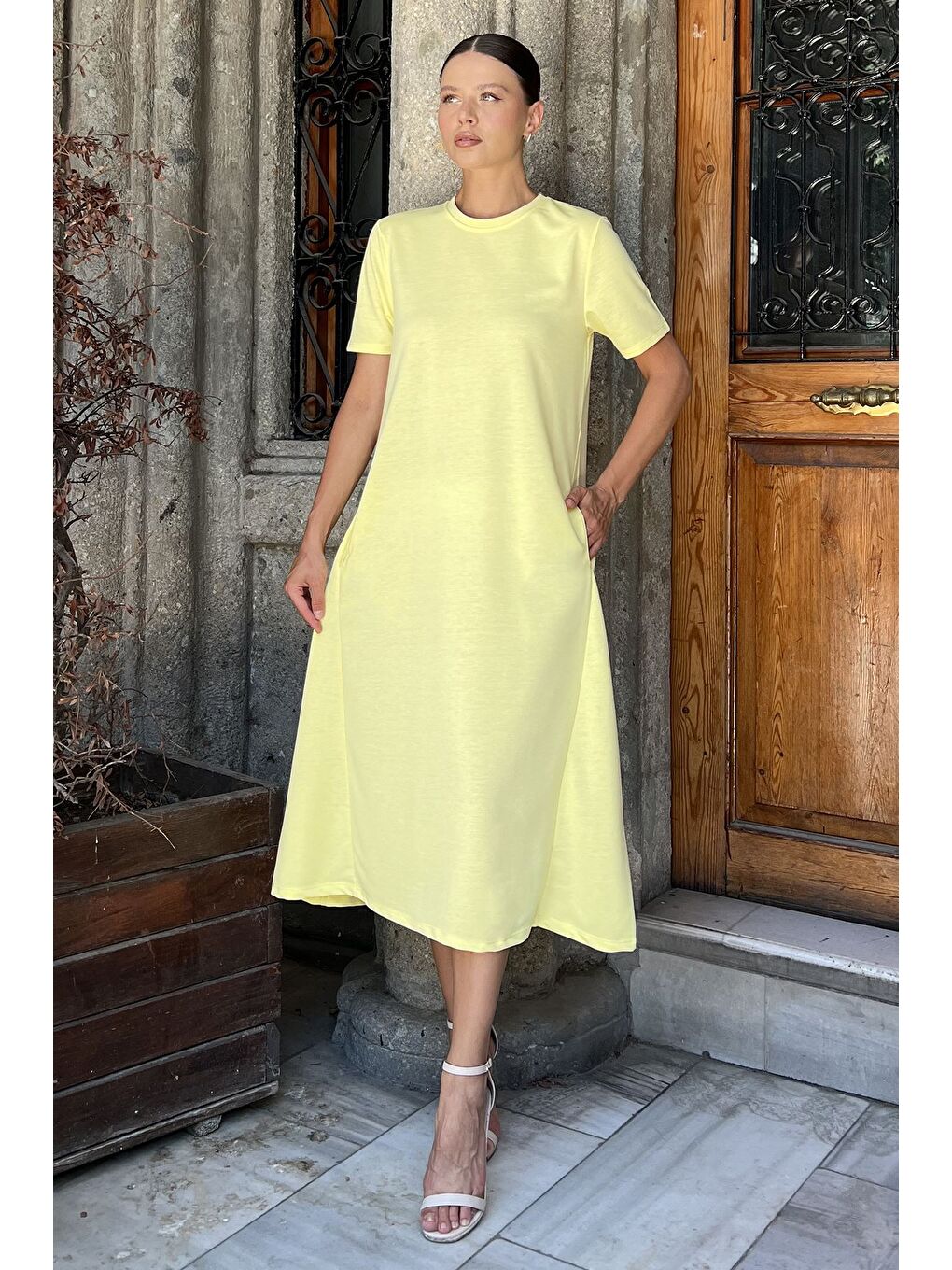 Sarı Bisiklet Yaka Cep Detaylı Kısa Kol Elbise