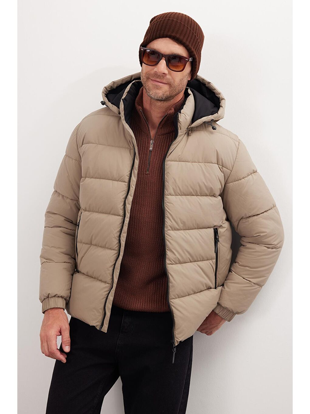 Bej Erkek Relax Fit Rahat Kesim Çift Cepli Çıkarılabilir Kapüşonlu Sıcak Tutan Kum Rengi Şişme Mont-3