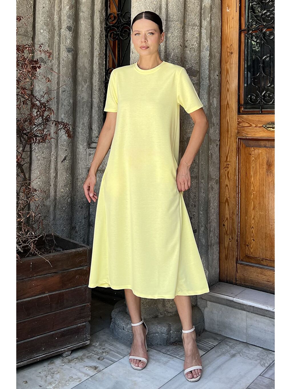 Sarı Bisiklet Yaka Cep Detaylı Kısa Kol Elbise-1