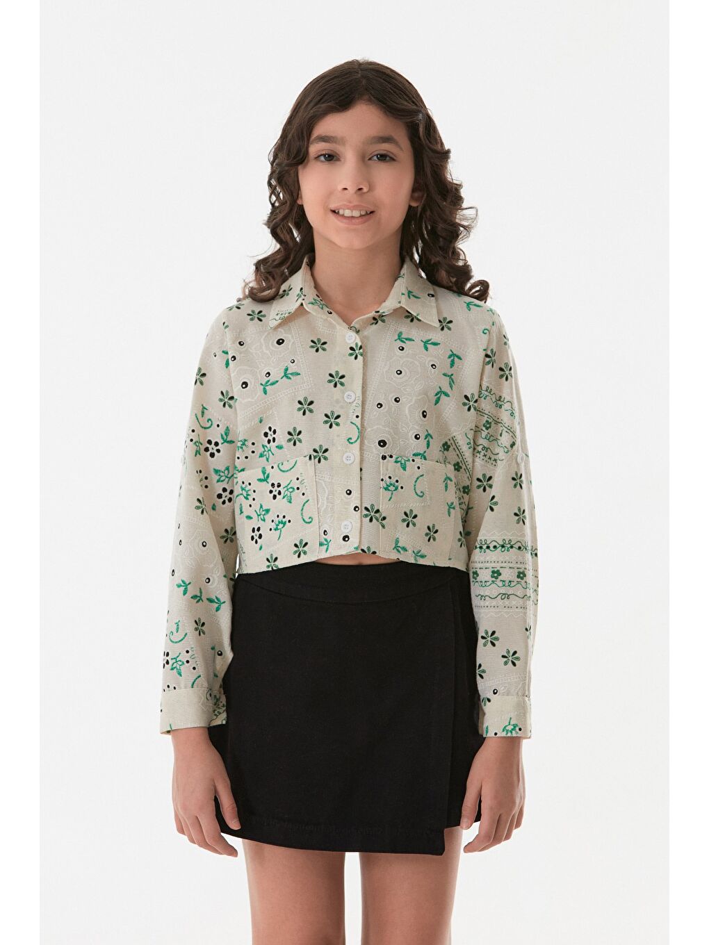 Bej Çiçek Desenli Kolu Katlamalı Kız Çocuk Crop Gömlek-1