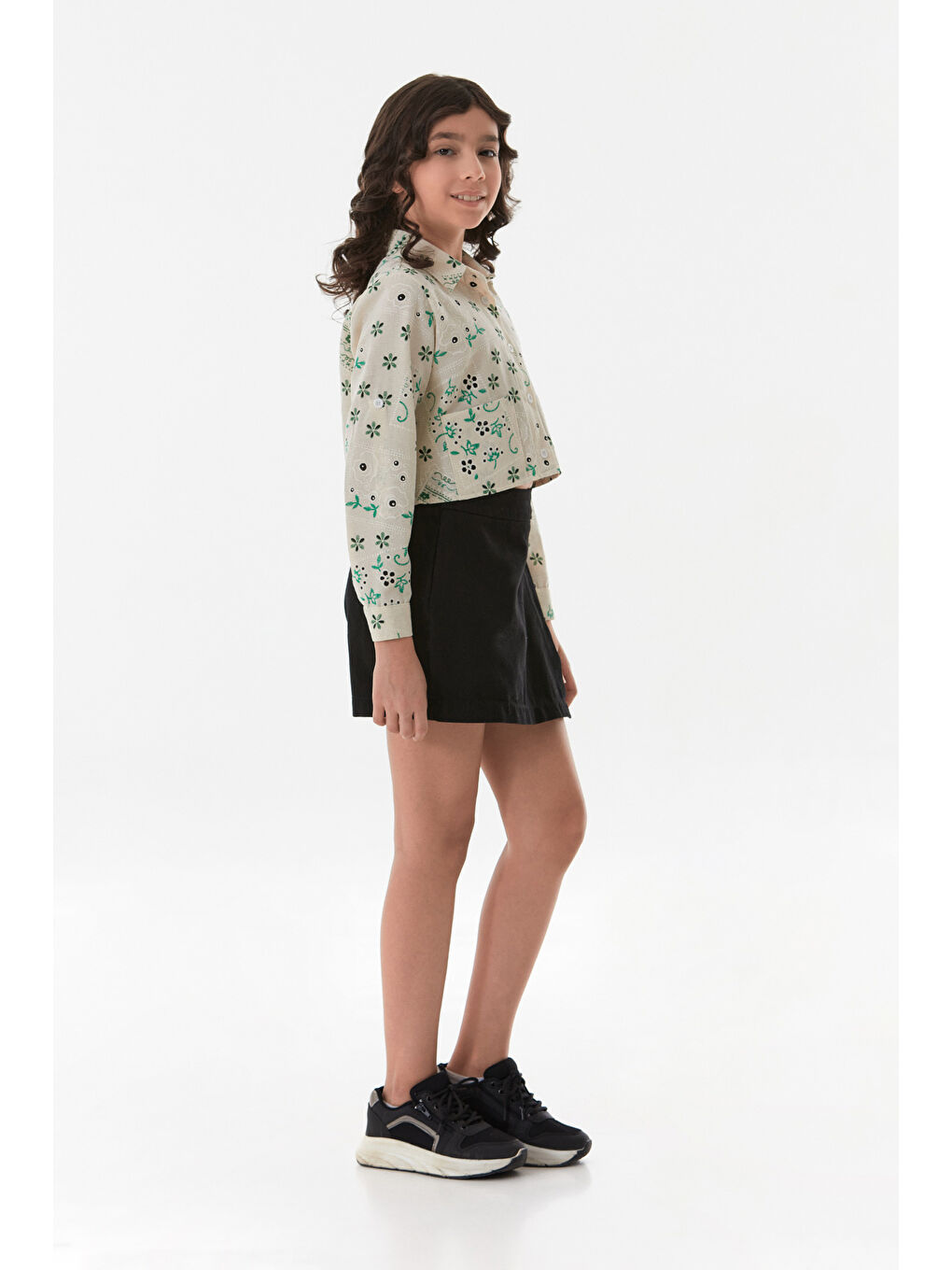 Bej Çiçek Desenli Kolu Katlamalı Kız Çocuk Crop Gömlek-2