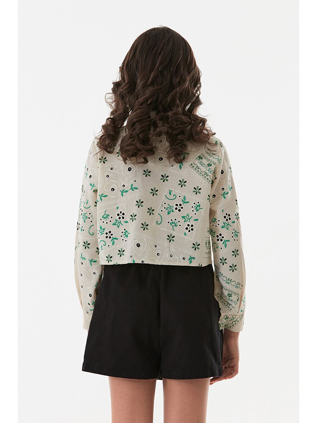 Bej Çiçek Desenli Kolu Katlamalı Kız Çocuk Crop Gömlek-3