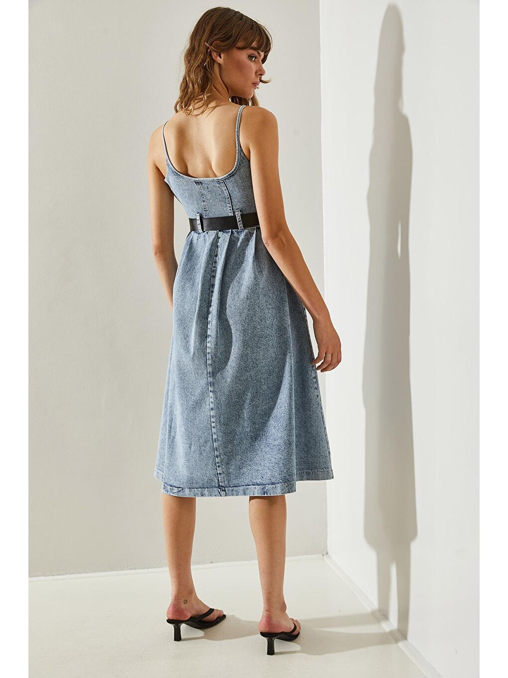 Mavi Kadın İp Askılı Kemerli Yandan Fermuar Detaylı Jean Elbise-2