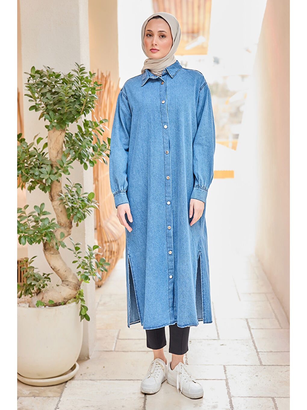 Kadın Çıt Çıt Detaylı Midi Boy Jean Ceket Buz Mavi-2