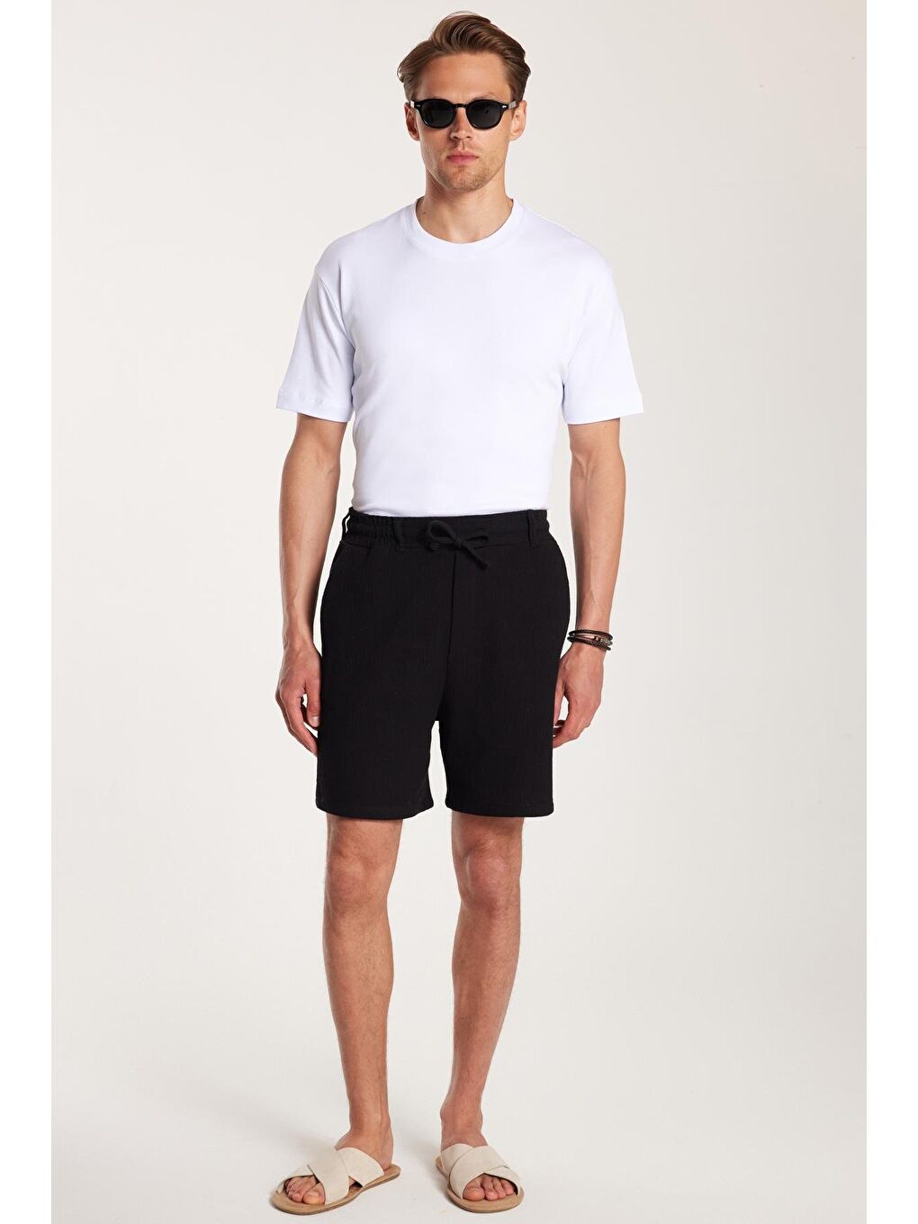Erkek Regular Rahat Kesim Beli Lastikli Ve Kordonlu Yandan Cepli Siyah Bermuda Şort-4