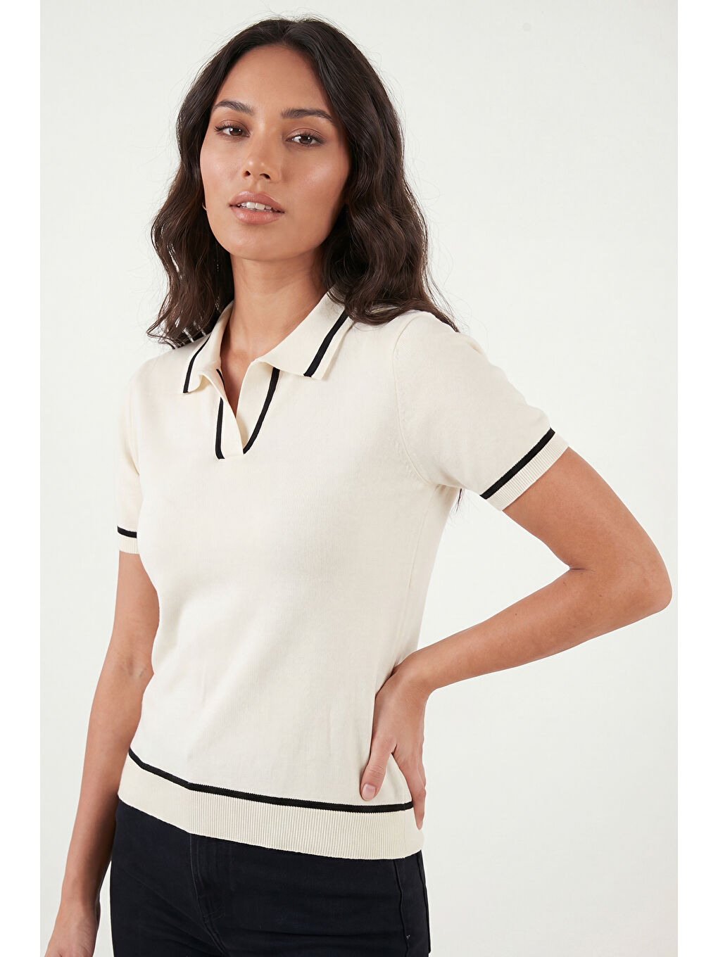 Ekru Kontrast Detaylı Regular Fit Triko Polo Yaka Kadın T Shirt 4617057-5
