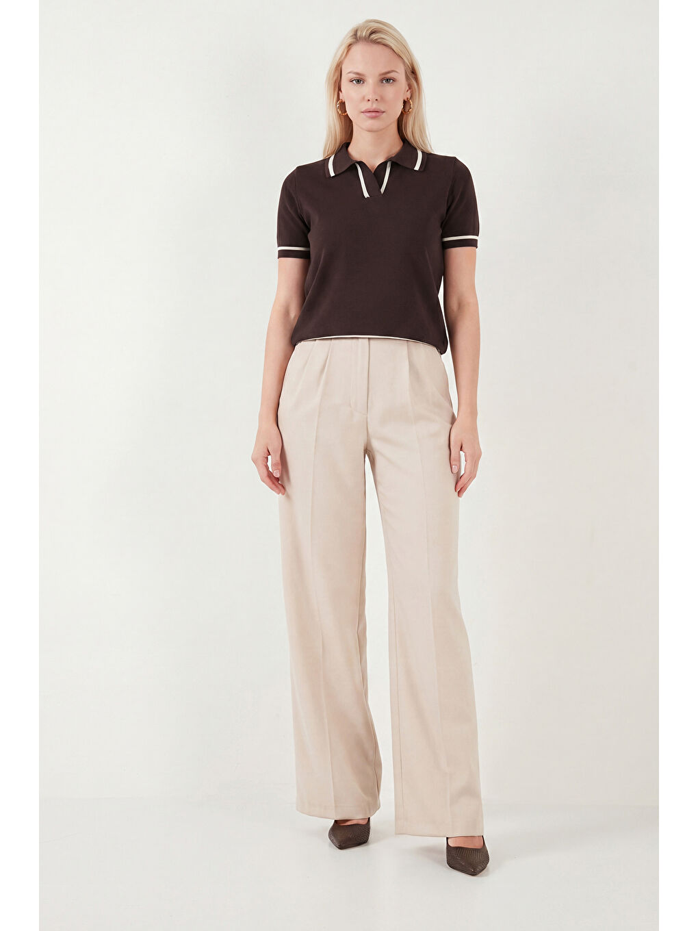 Kahverengi Kontrast Detaylı Regular Fit Triko Polo Yaka Kadın T Shirt 4617057-2