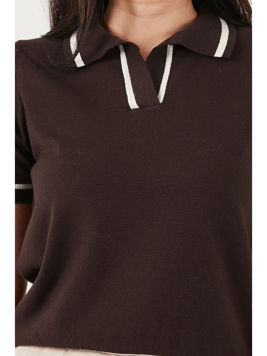 Kahverengi Kontrast Detaylı Regular Fit Triko Polo Yaka Kadın T Shirt 4617057-5