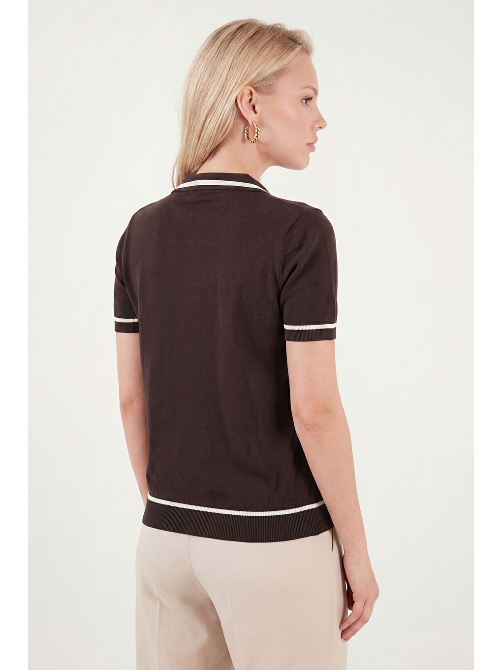 Kahverengi Kontrast Detaylı Regular Fit Triko Polo Yaka Kadın T Shirt 4617057-6