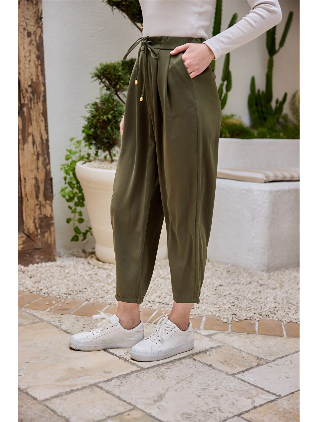 Kadın Beli Lastikli  Havuç Pantolon Haki Yeşil