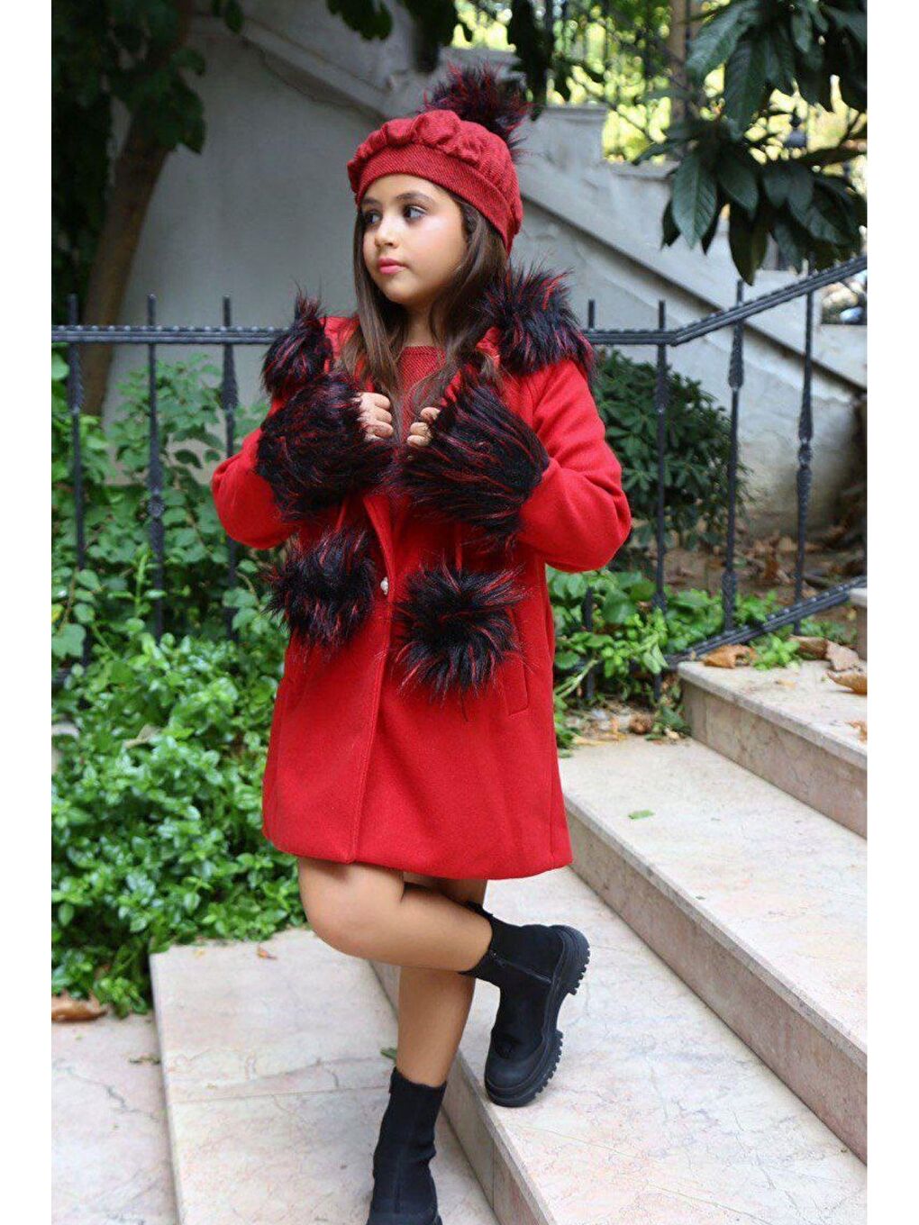 Kız Çocuk Kolları ve Kapüşonu Kürk Detaylı Ponpon Bereli Kırmızı Kaşe Kaban