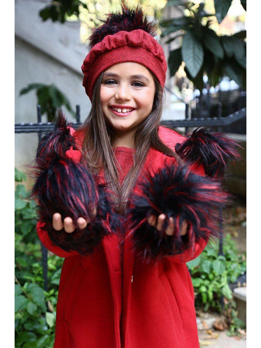 Kız Çocuk Kolları ve Kapüşonu Kürk Detaylı Ponpon Bereli Kırmızı Kaşe Kaban-1