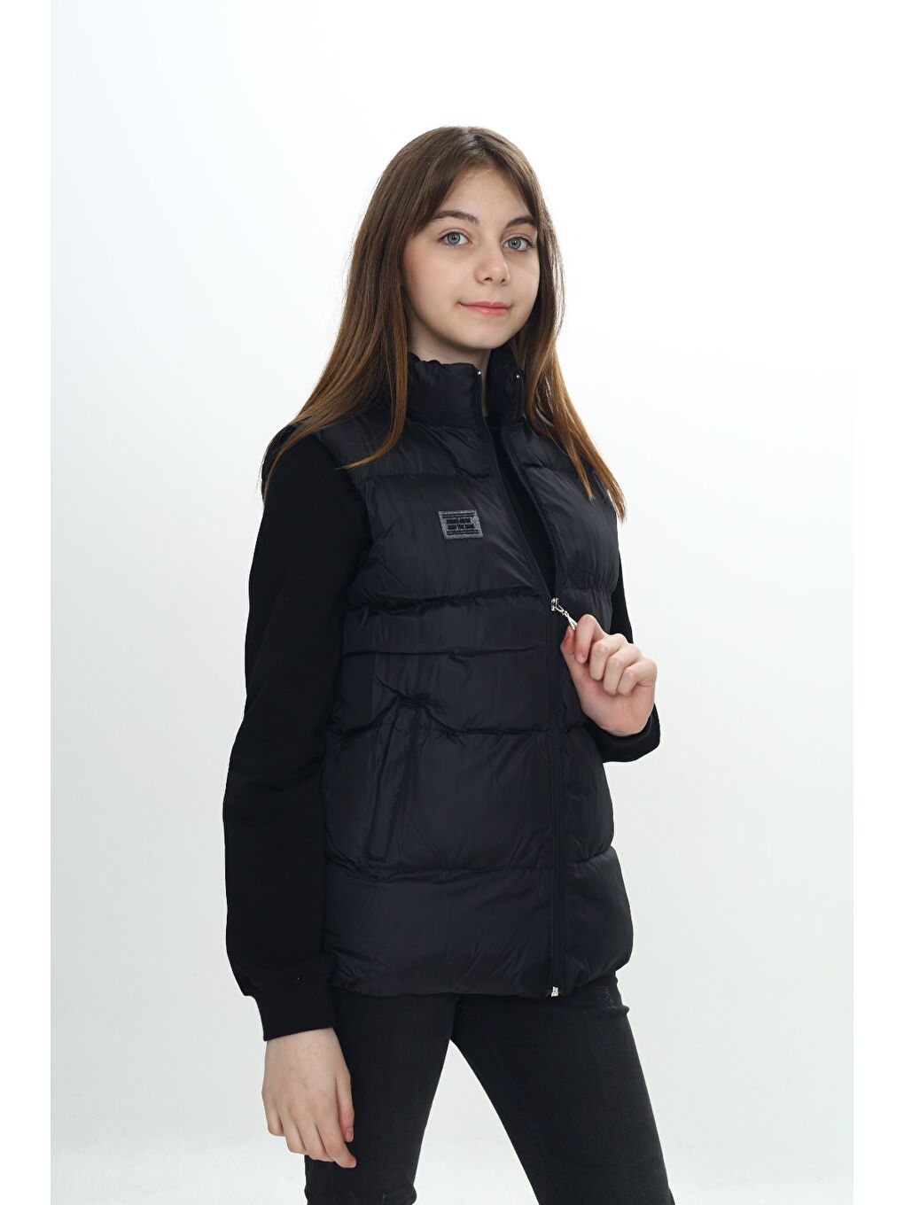 Siyah Kız Çocuk Göğsü Armalı Şişme Yelek-1