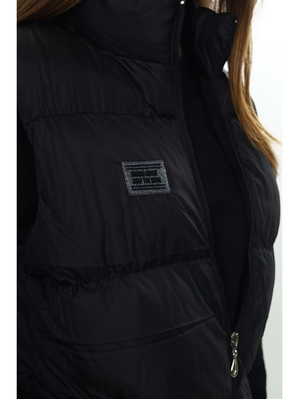 Siyah Kız Çocuk Göğsü Armalı Şişme Yelek-6