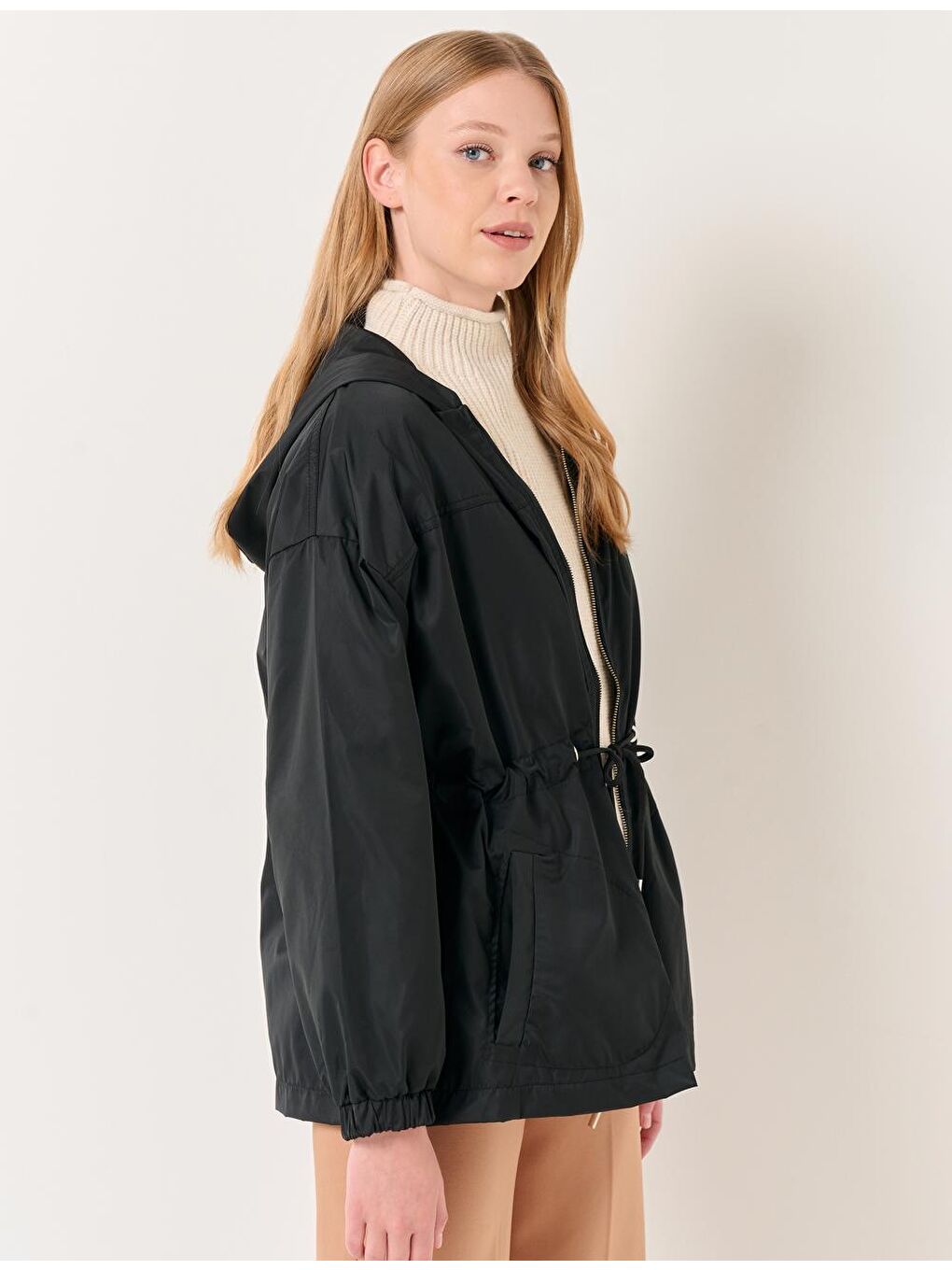 Siyah Uzun Kollu Kapüşonlu Yağmurluk-5