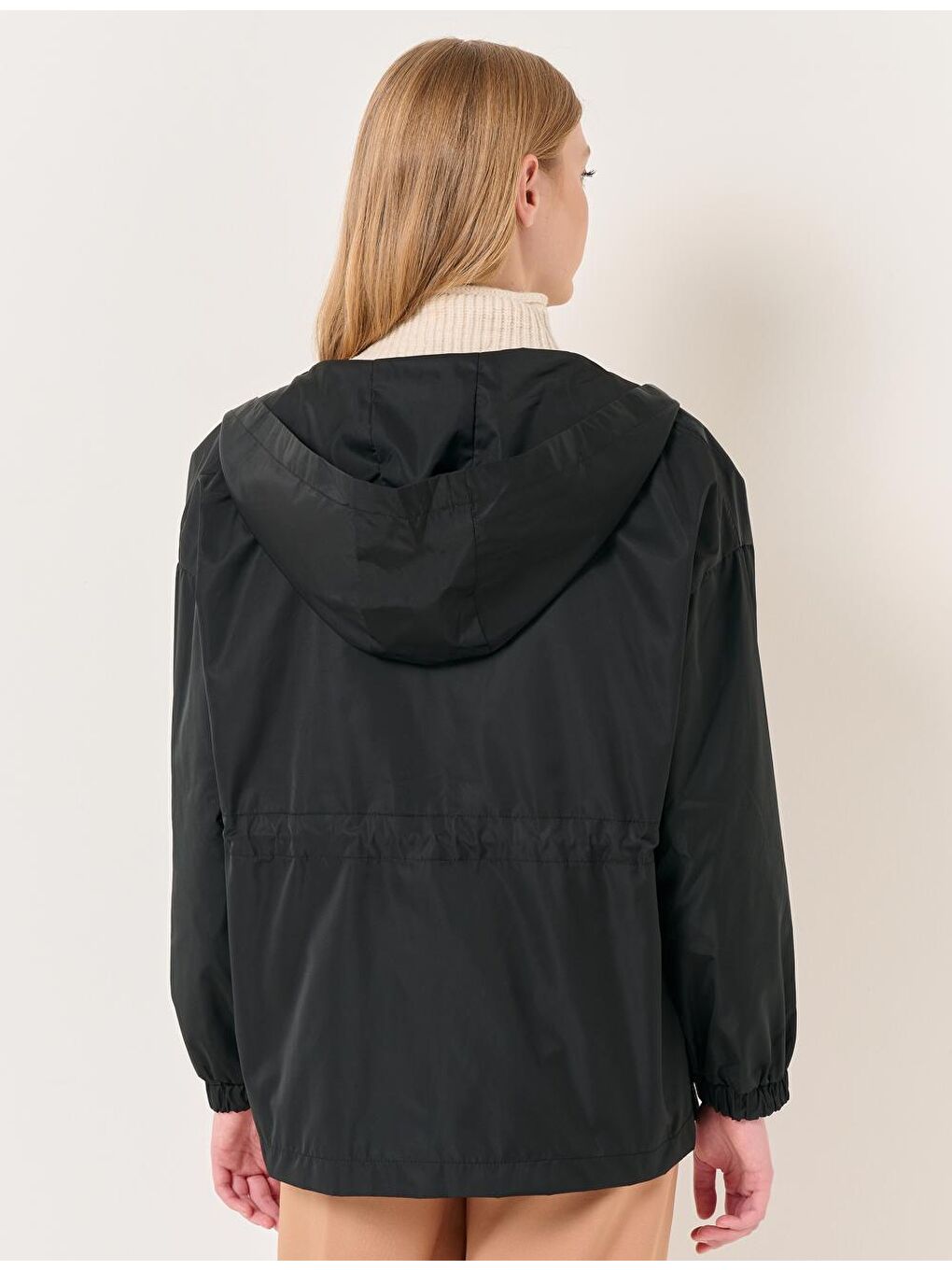 Siyah Uzun Kollu Kapüşonlu Yağmurluk-6