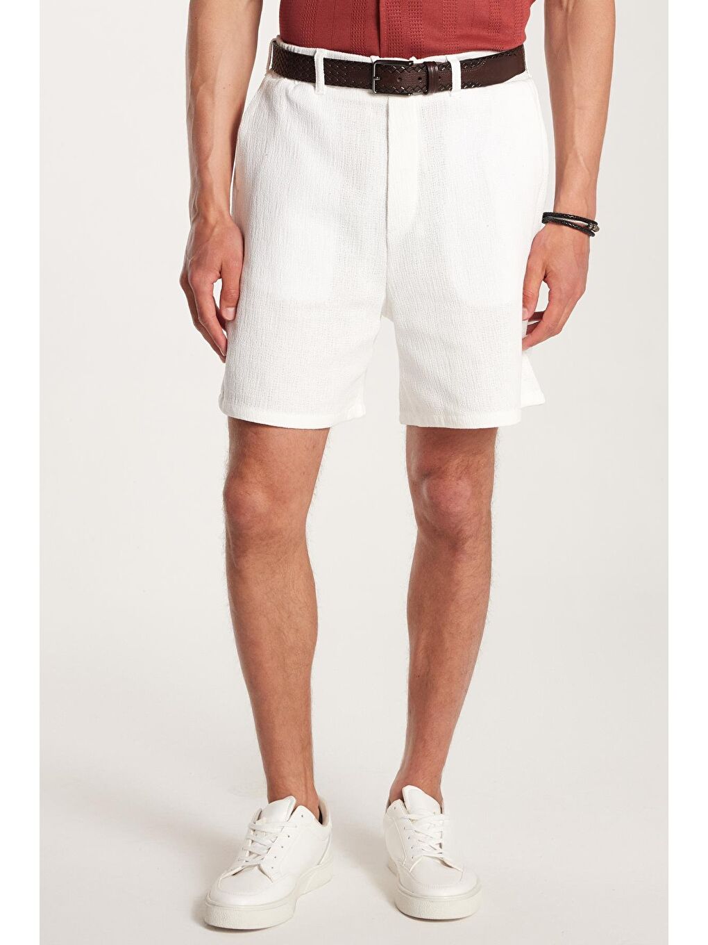 Erkek Regular Rahat Kesim Beli Lastikli Ve Kordonlu Yandan Cepli Ekru Bermuda Şort