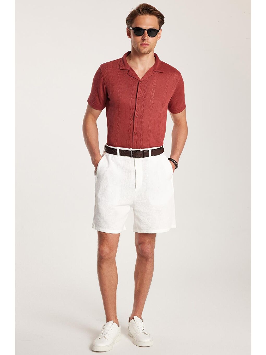 Erkek Regular Rahat Kesim Beli Lastikli Ve Kordonlu Yandan Cepli Ekru Bermuda Şort-2