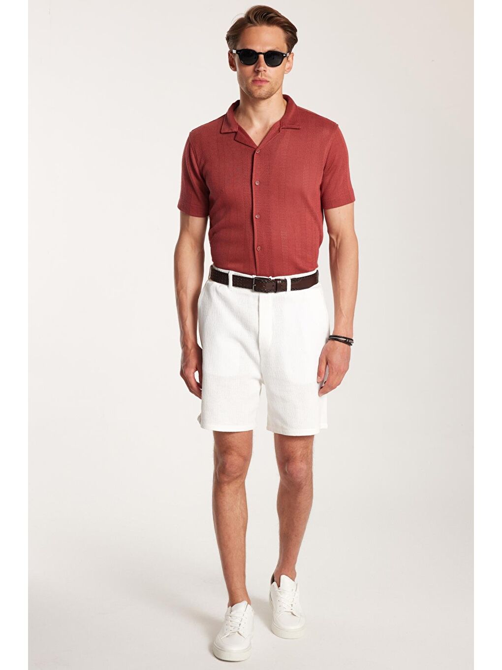 Erkek Regular Rahat Kesim Beli Lastikli Ve Kordonlu Yandan Cepli Ekru Bermuda Şort-4