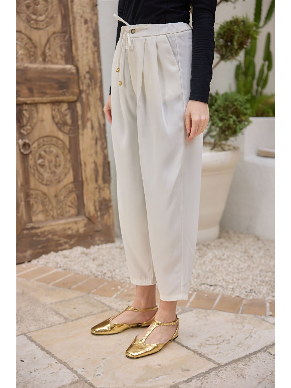 Kadın Beli Lastikli  Havuç Pantolon Beyaz-1